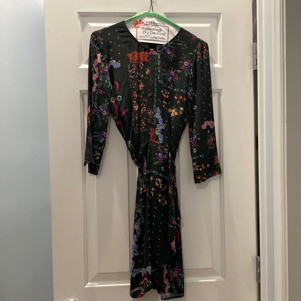 Desigual rayon above the knee dress, zipper back, 3/4 sleeves. Work to evening.